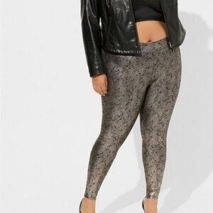 Torrid Crackle Legging Pants Cotton Stretch Gunmetal Metallic Black Silver